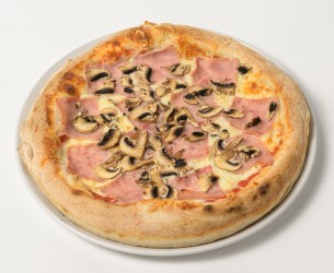 4. Pizza Prosciutto funghi